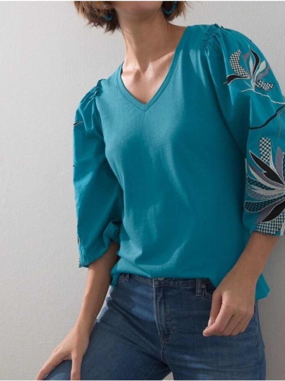 Chico's turquoise V-neck top featuring floral embroidered puff sleeves size 0